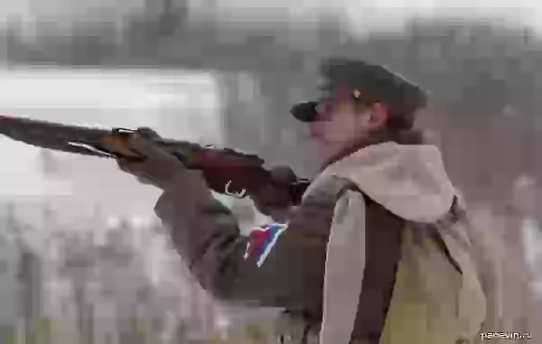 С винтовкой, стрелок Талабского полка фото - Наступление Юденича на Петроград