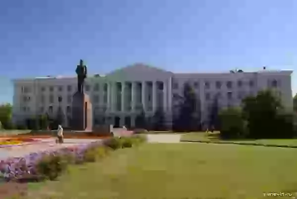 Monument to Lenin photo - Pskov