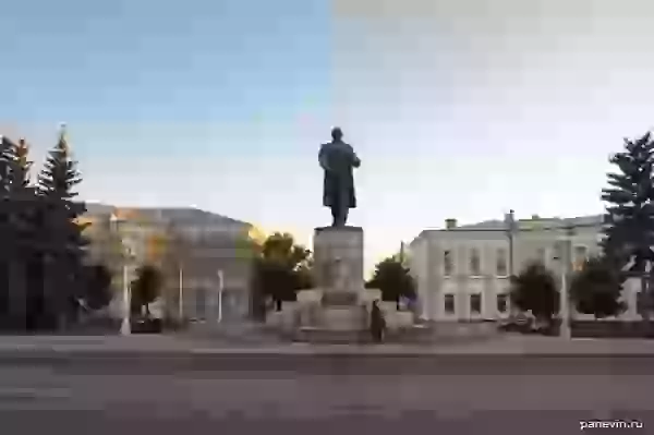 Monument to Lenin photo - Tver
