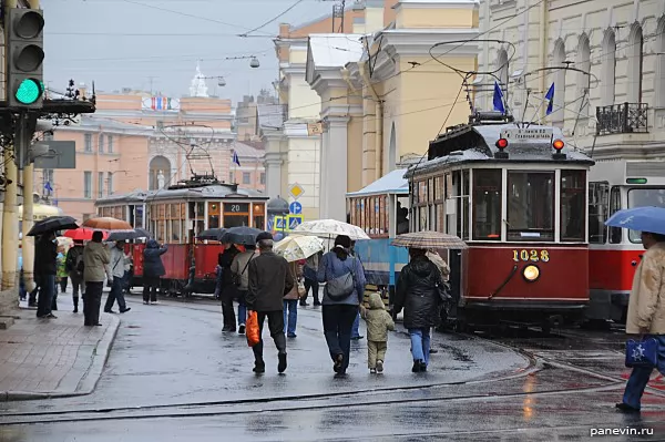 Петербургские трамваи разных лет