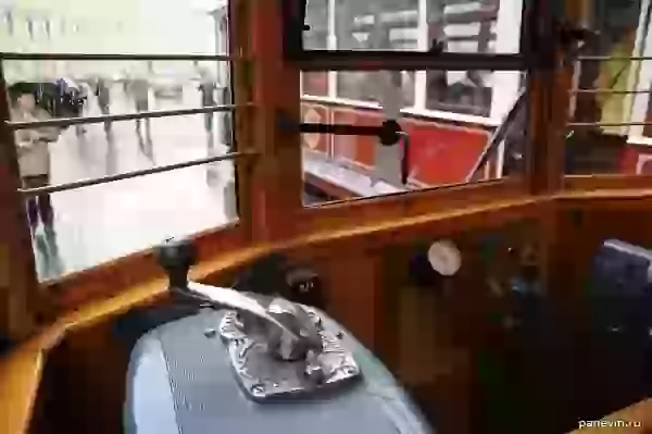 В кабине трамвая фото - 105 лет петербургскому трамваю