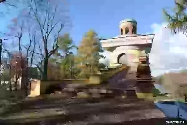 Башня-руина фото - Пушкин