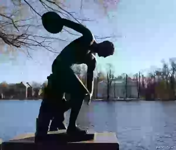 Discus thrower photo - Pushkin