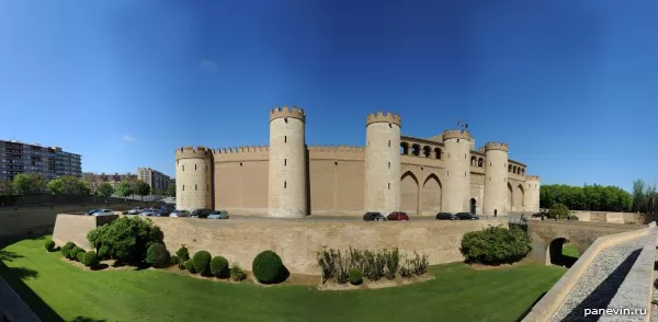 Fortress Aljafería, photo — Zaragoza