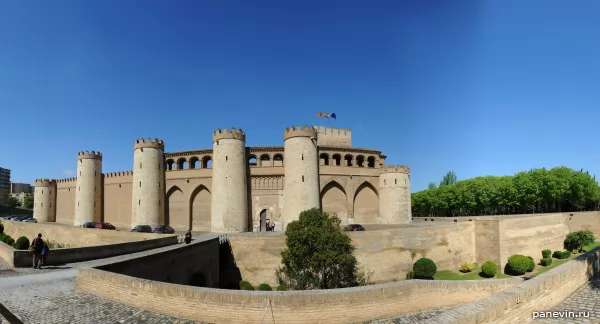 Fortress Aljafería, photo — Zaragoza