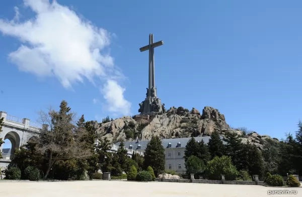 Крест над Долиной Павших фото — Испания
