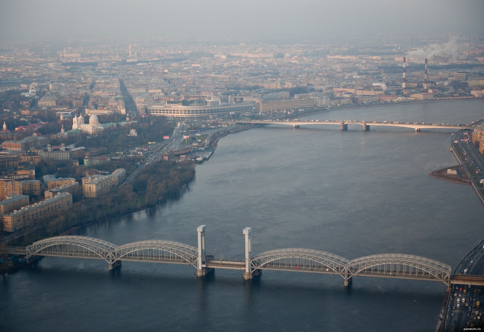 В Неву с моста Александра Невского