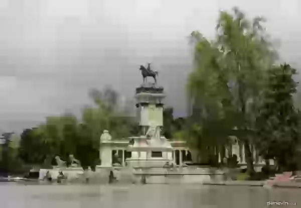 Памятник королю Альфонсо XII фото - Мадрид
