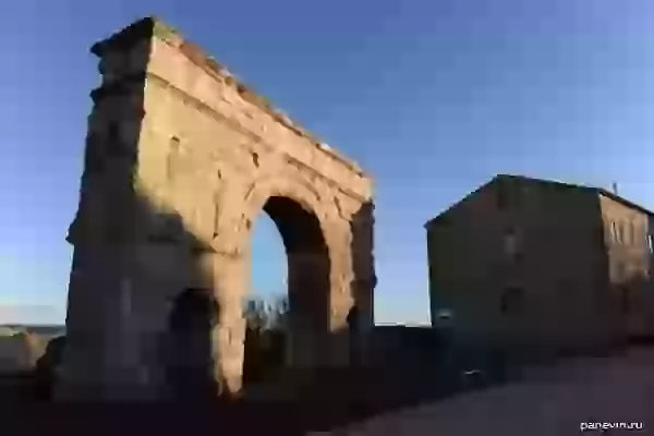 Римская арка фото - Испания