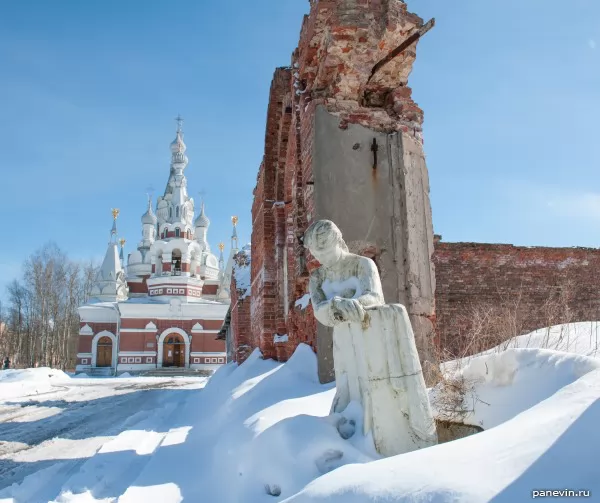 Sculpture and ruins