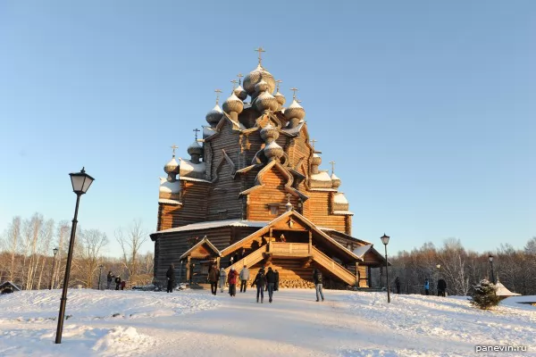 22-главая деревянная Покровская церковь