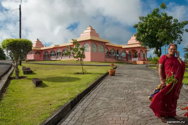 Hindu temple at lake Grandee Bassen