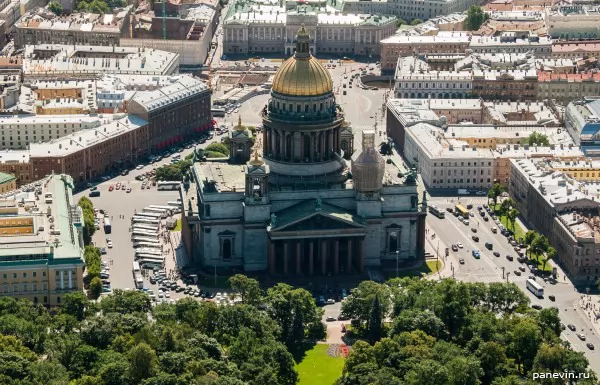 Исаакиевский собор с вертолёта