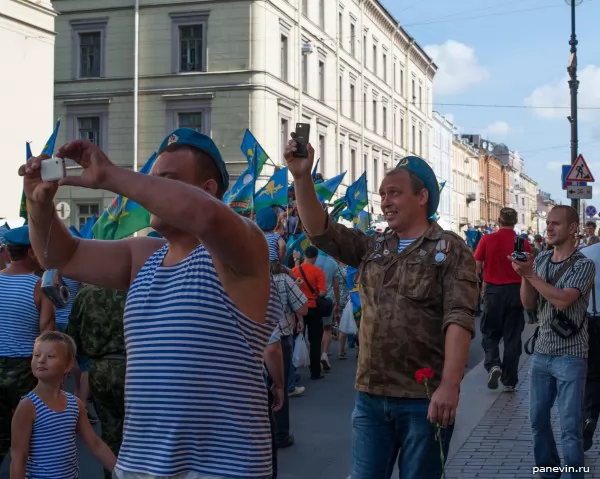 Air-troops on the Millionaya street