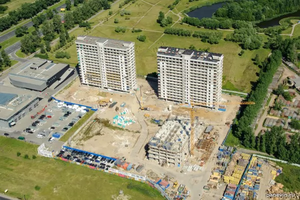 New buildings at the corner of the Dunaysky prospectus and Pulkovsky highway