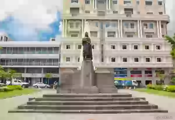 Памятник св. Луи фото - Порт-Луи