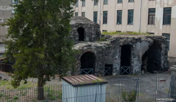 Ruins of the Roman baths (term)