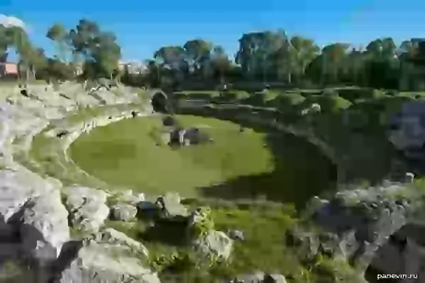 Арена римского амфитеатра в Сиракузах