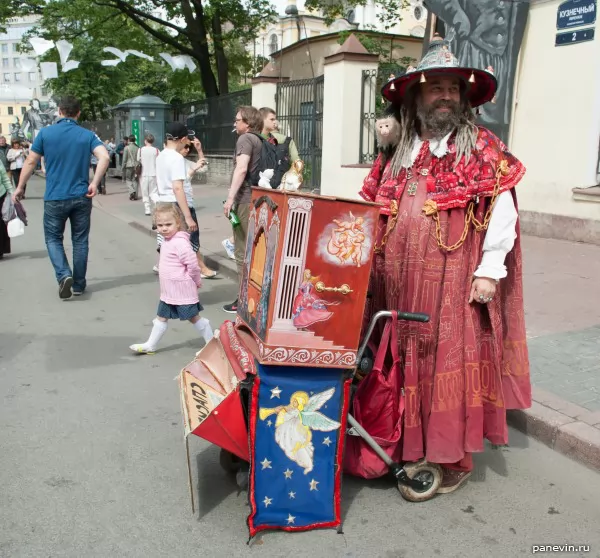 Organ-grinder with monkey