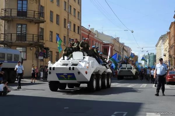 Procession of a column of commandoes on the Millionnaya street