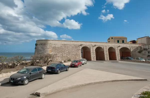 Wall with arches, Syracuse