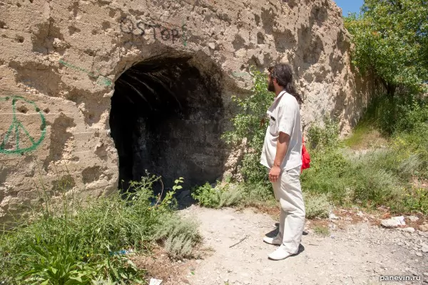 Entrance in cellars of ammunition