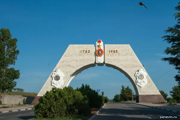 Arch in honour of the 200 anniversary of Sevastopol