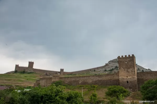 Genoese fortress in Sudak, photo — Crimea