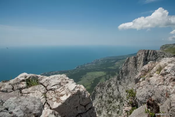 На вершине «Три зубца» горы Ай-Петри