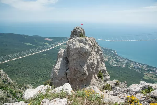 На вершине «Три зубца» горы Ай-Петри