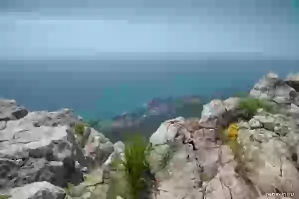 At top «Three teeth» of mountain Ai-Petri photo - Nature of Crimea