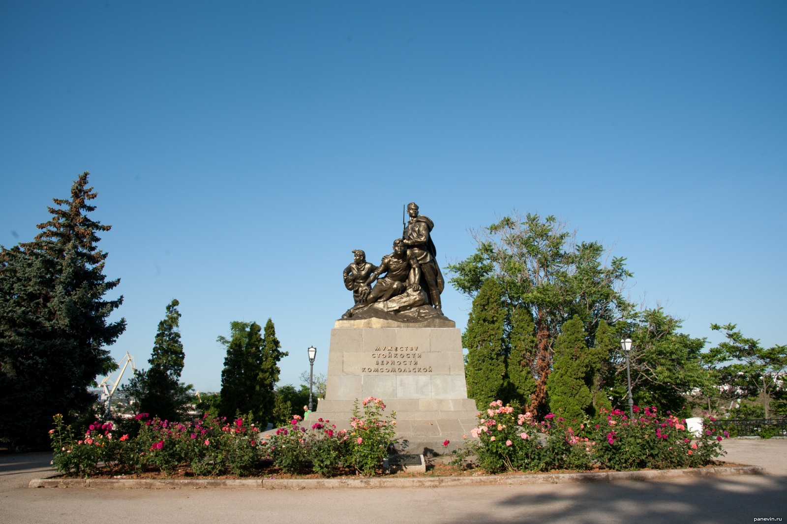 Памятник комсомольцам Севастополь