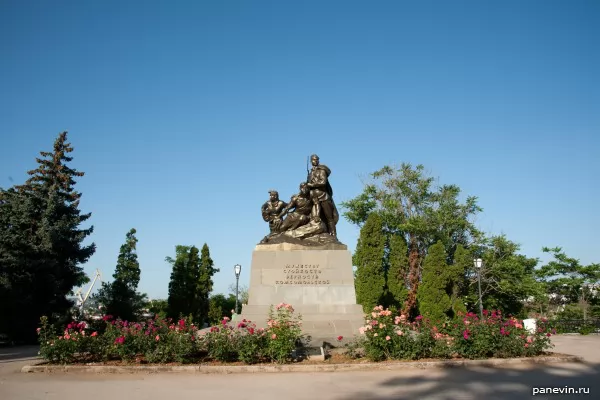 Памятник комсомольцам