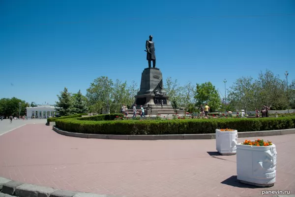 Monument to Nakhimov