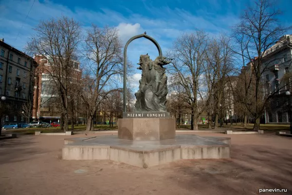 Памятник Низами Ганджеви