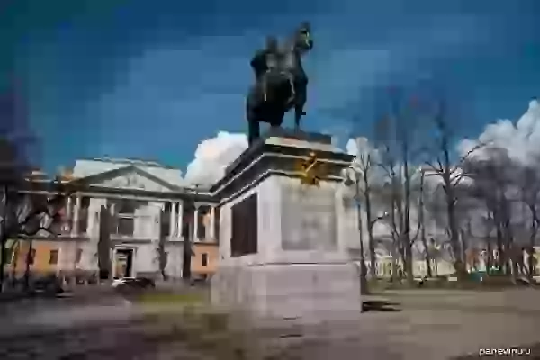 Monument to Peter I in front of the Engineering castle photo - Spring