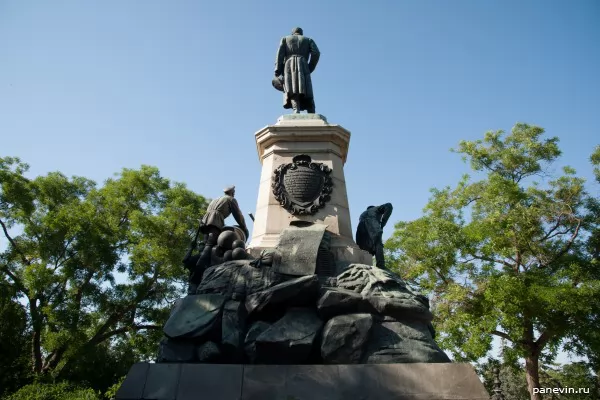 View of a monument to Totleben behind