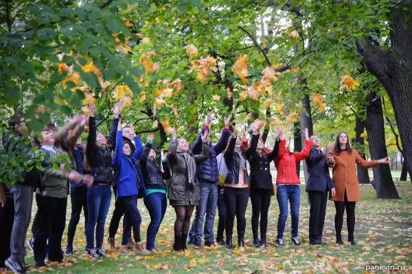 Throwing leaves