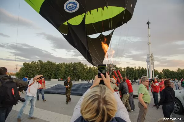 Balloon lifting