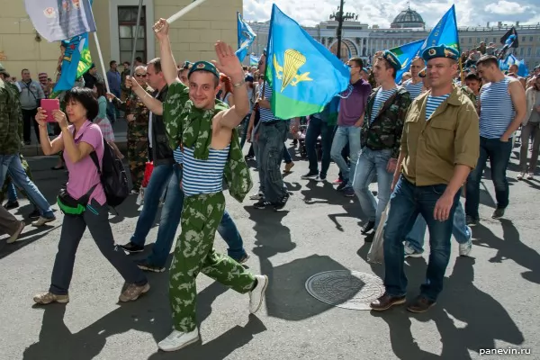 Procession of commandoes