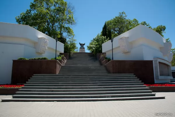 Steps to the monument to A. I. Kazarsky