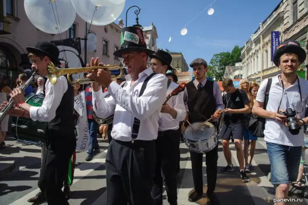 Orchestra heading procession of writers, Dostoevsky's Day