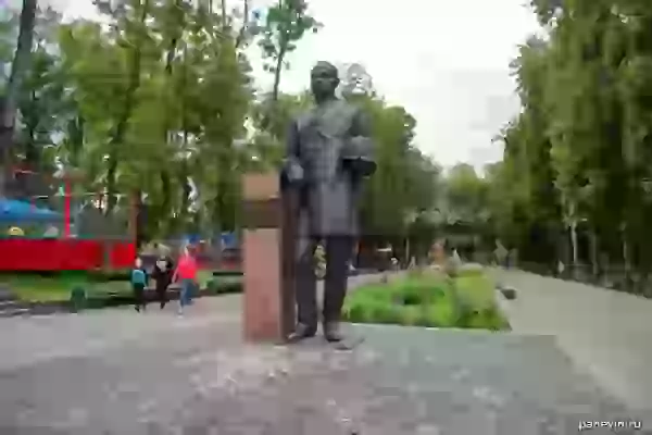 Monument to Lopatin photo - Smolensk