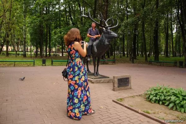 Monument deer