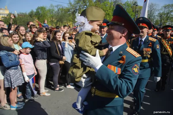 Подполковник с дочерью