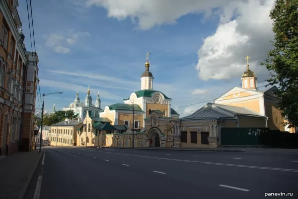 Троицкий собор Свято-Троицкого женского монастыря, вид с Большой Советской улицы