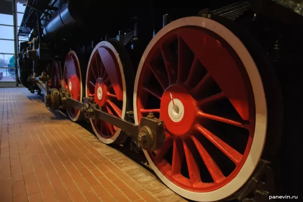 Steam locomotive wheels