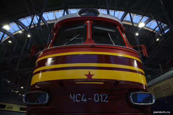 Diesel locomotive ChS4-012