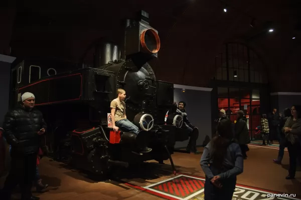 Steam locomotive and children