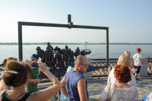 Sculpture "Barge boats on the Volga"